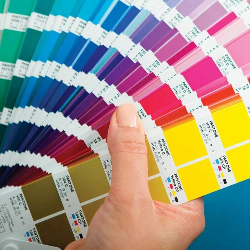 Пантон что это. Pantone Solid Coated палитра. Веер Pantone Guide Coated UNCOATED. Pantone Color Bridge Coated палитра. Пантонник Solid Coated.