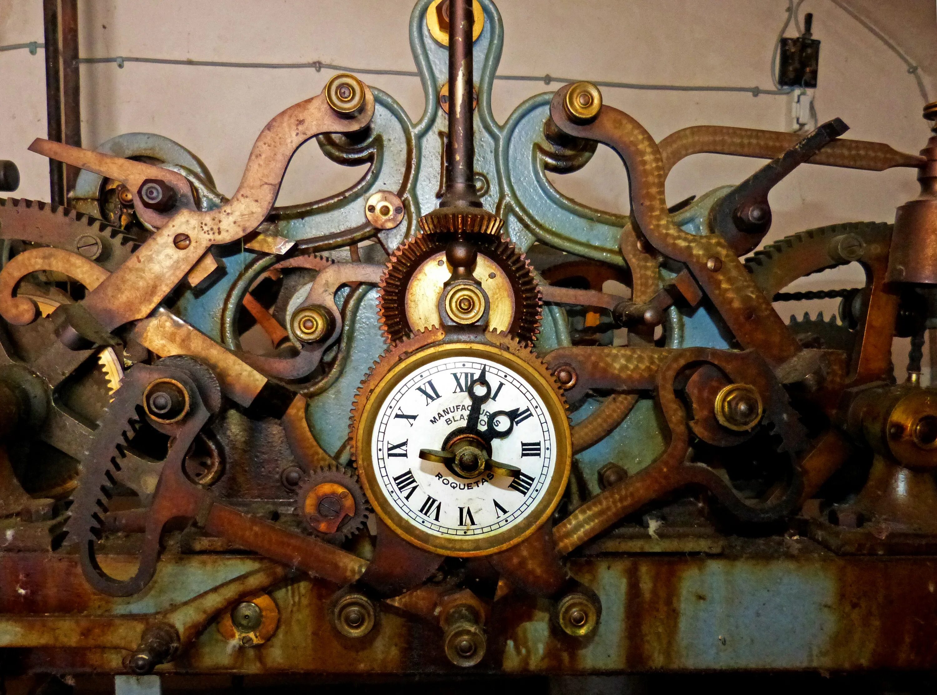 Механизмы нового времени. Механизм часов. Часы с механизмом. Старинные механизмы. Механические часы старинные.