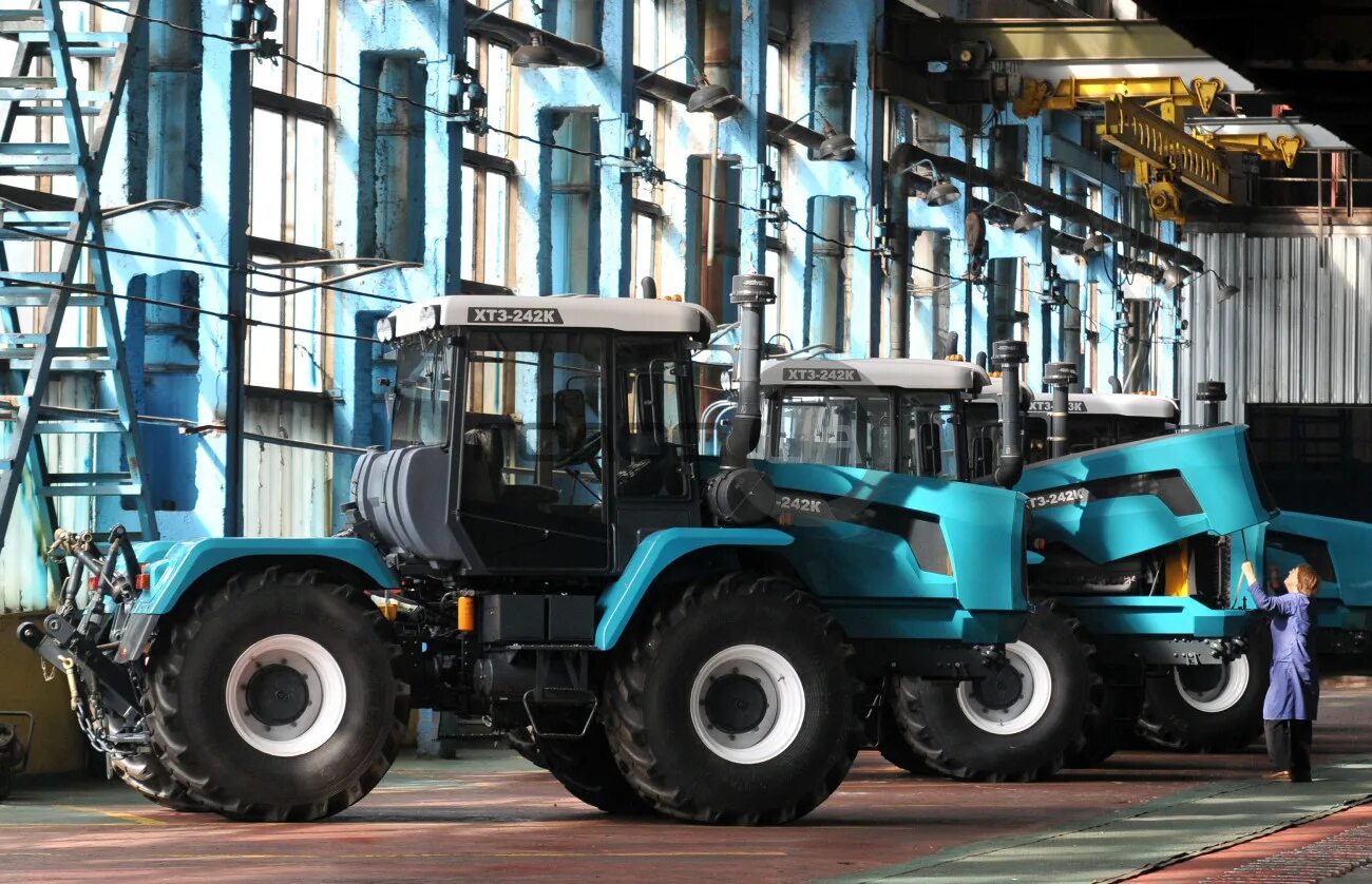 Втз владимирский тракторный завод. Выпускаемые тракторы. Завод кировец санкт-петербург. Трактор агромаш руслан. Трактора минского тракторного завода.
