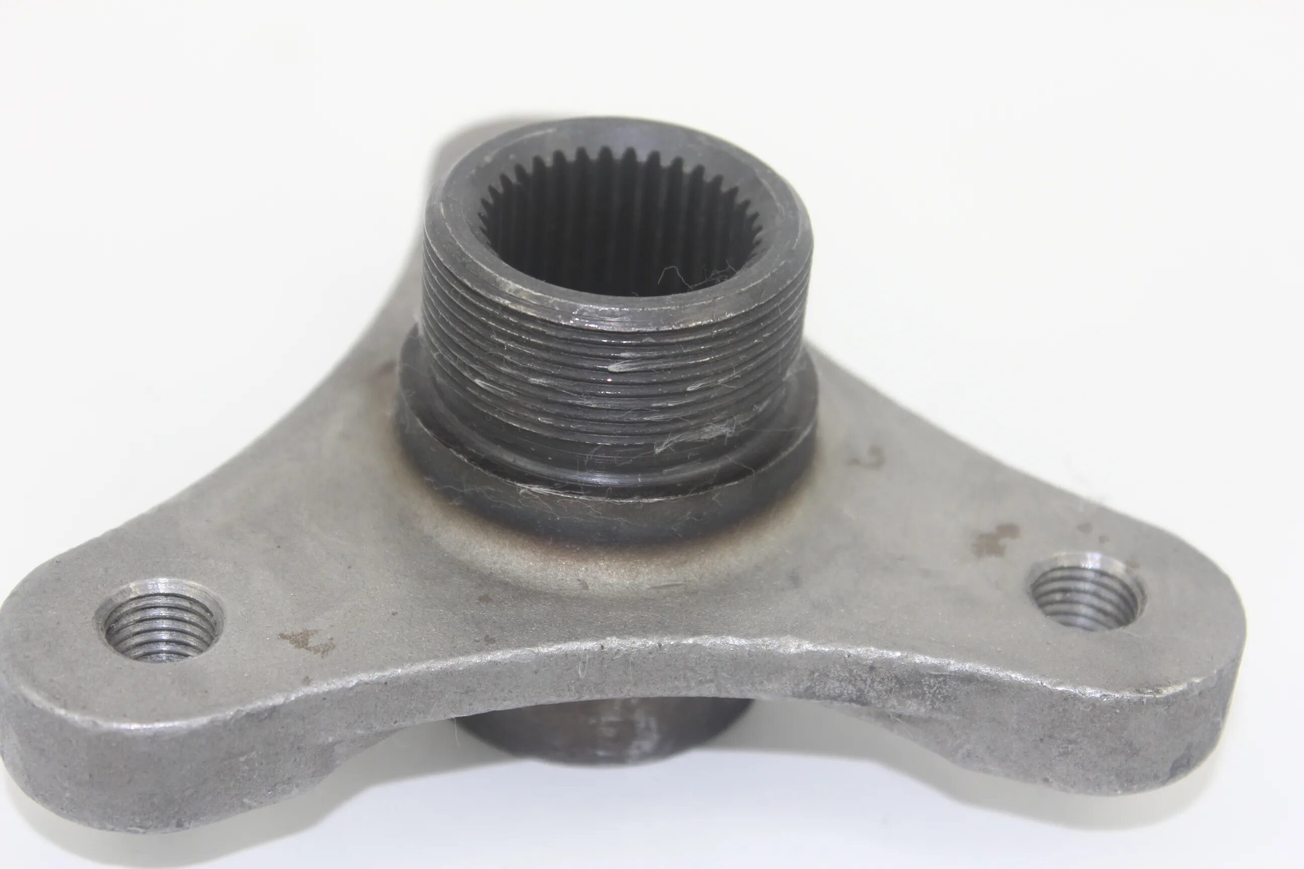 Фланец хвостовика редуктора 46 шлицов. Фланец редуктора заднего моста 2123. Фланец редуктора ваз 2101. Фланец редуктора заднего моста газ 3302. Фланец заднего редуктора f10.