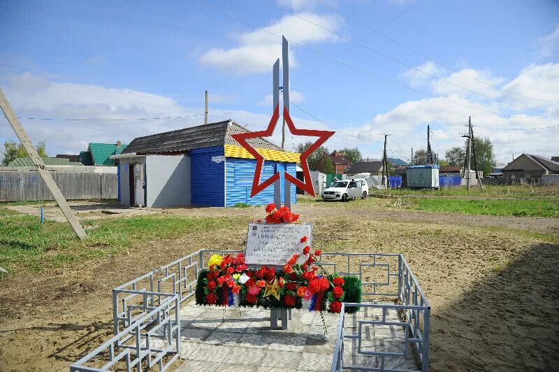 Микрорайон береговой омск. Микрорайон береговой. Кабанский казак мемориал Омск. Никандрова 34 Омск береговой.