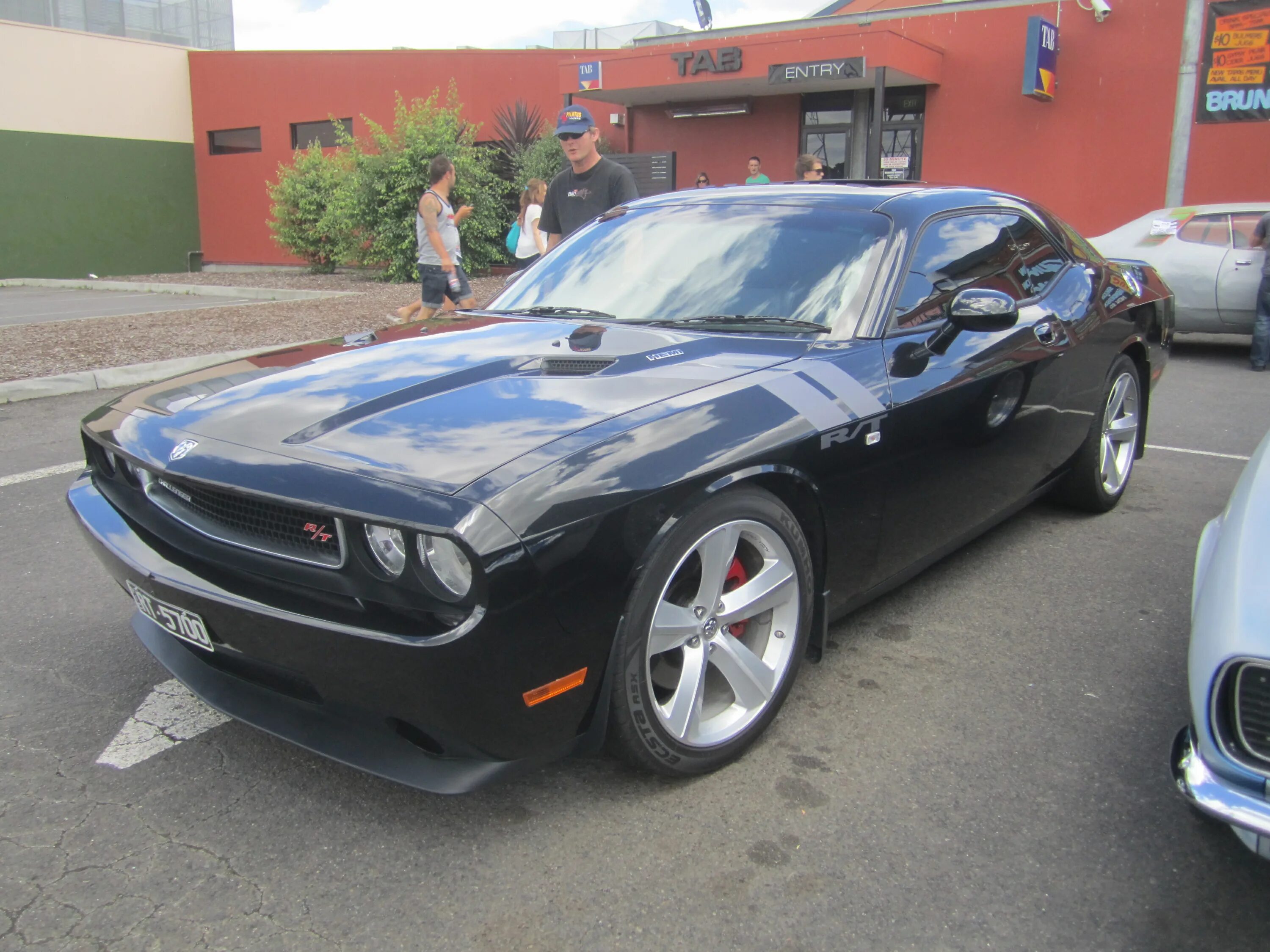Додж челленджер 2011. Dodge challenger srt 2011. Додж челленджер 76. Dodge challenger 2011. Dodge challenger 2007.