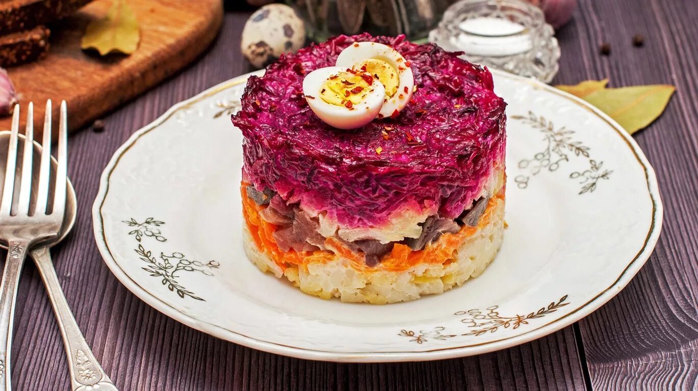 Под шубой рецепт фото. Сельдь под шубой Herring under a fur Coat. Сталик Ханкишиев селедка под шубой. Сельдь под шубой Гункан. Сельдь под шубой оригинальная подача.