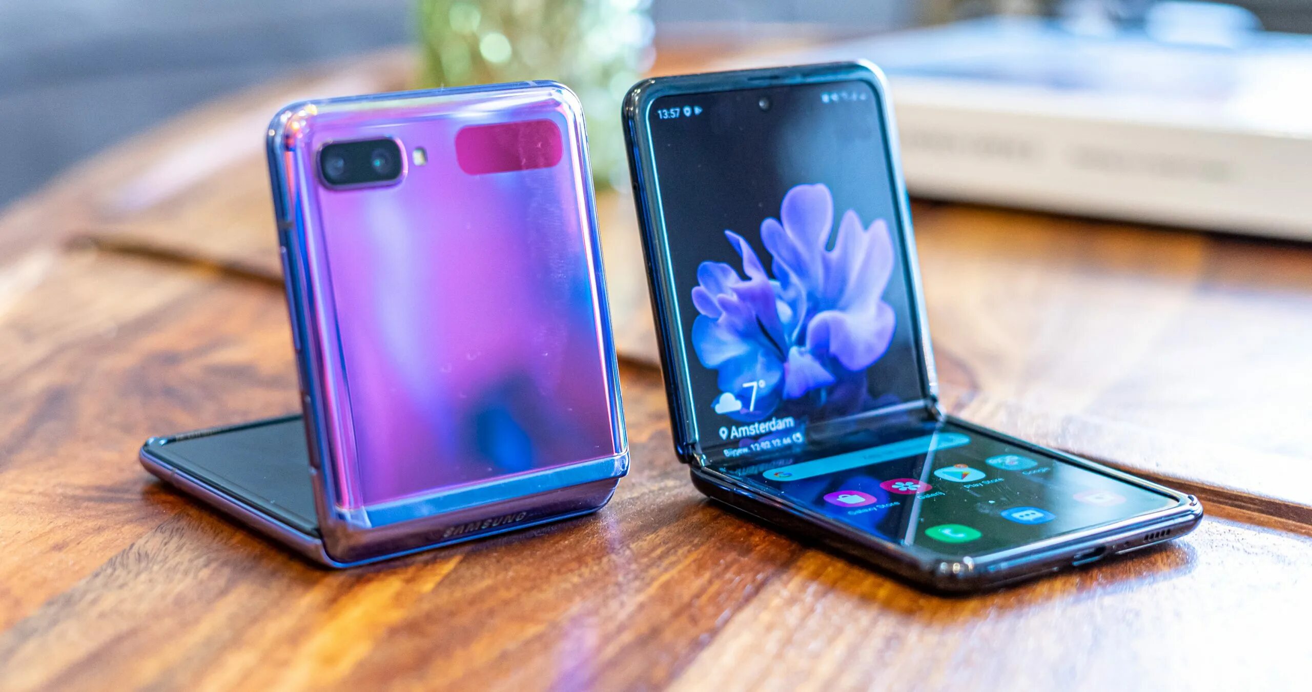 Смартфоны самсунг 2025 года. Samsung galaxy z flip samsung. самсунг галакси флип 2025. samsung galaxy flip 4. samsung galaxy z flip 4.