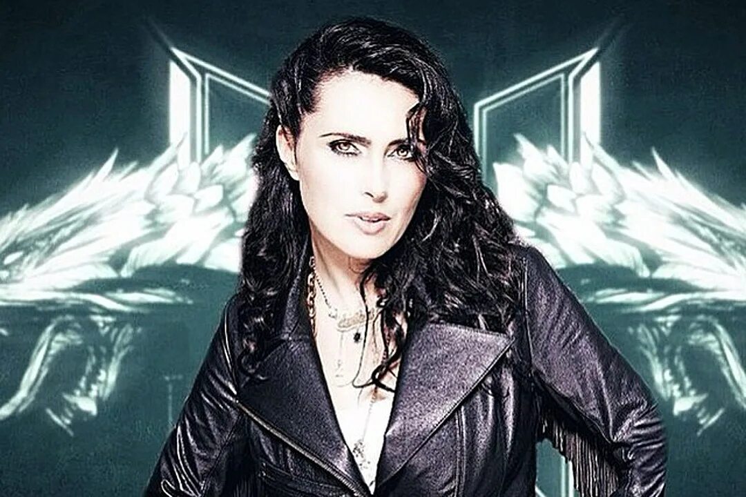 Within temptation mirror. Солистка группы within temptation. визин темптейшен вокалистка. within temptation вокалистка. группа within temptation шарон ден адель.