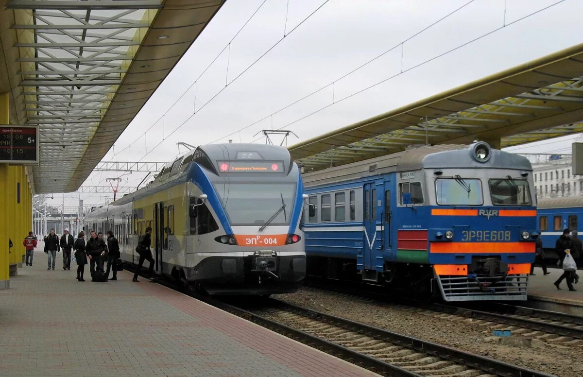 Эр9е. Эр9е 607. Электропоезд эр9 беларусь. Эр9. Электричка эр9е.