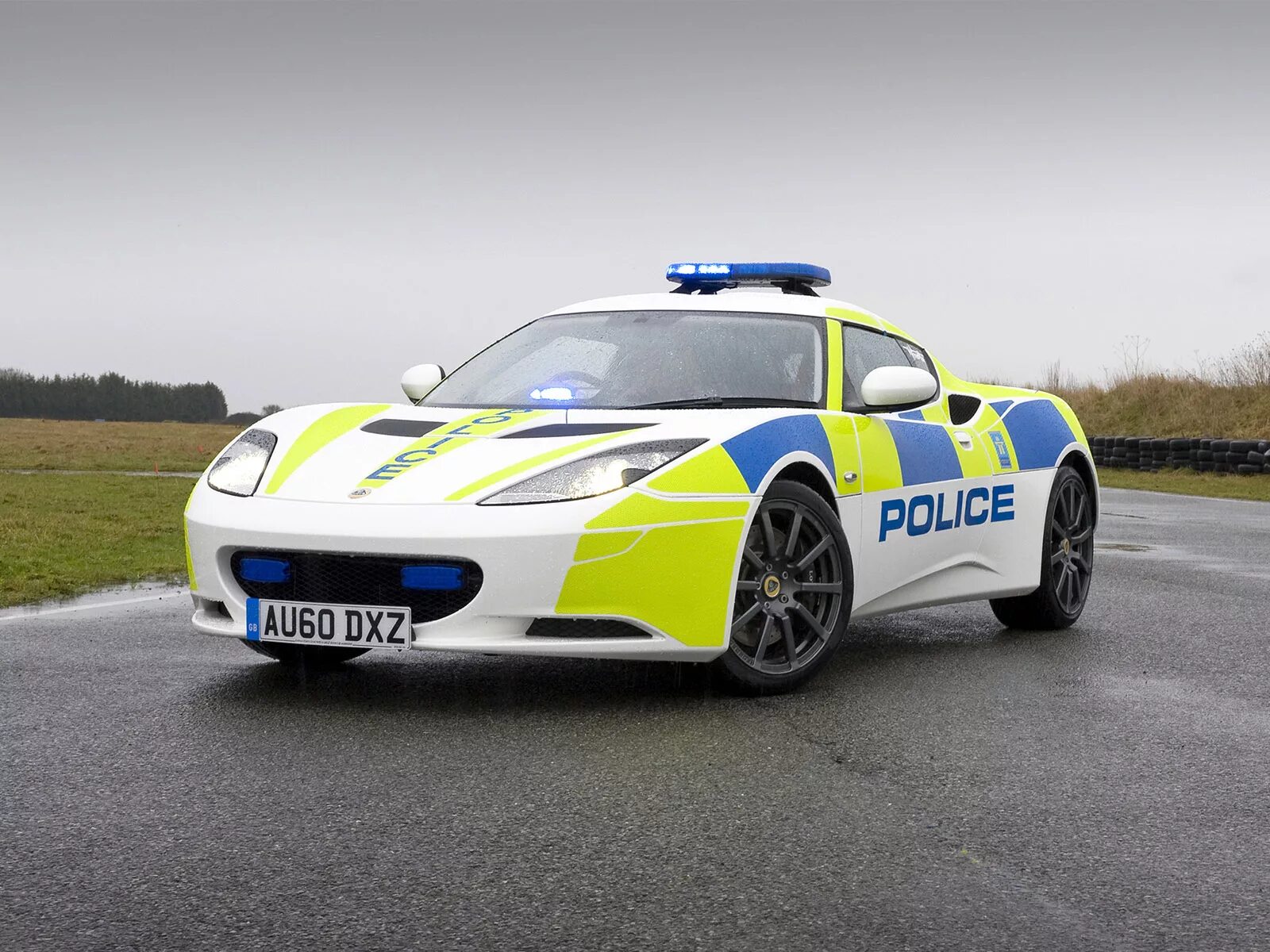 Картинка полиция машина. Лотус Эвора полиция. Lotus Evora 2010. Полицейская машина. Машина "полиция".