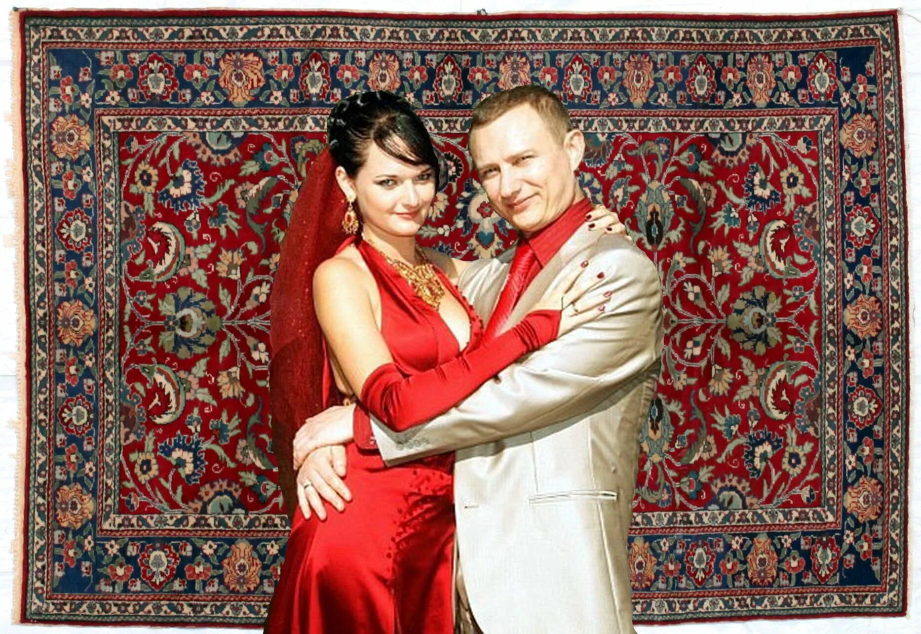 Женщина на фоне ковра. Ковер фон. Женщина на фоне ковра. Девушка на ковре. Девушка на ковре.