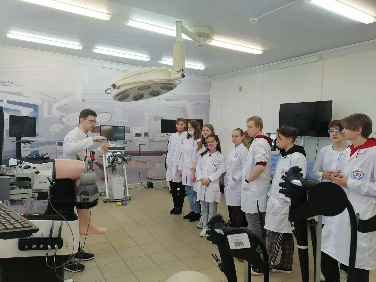 Камила биккулова гимназия 9. Гимназия № 9. Гимназия 9 екатеринбург. Поступление в 9 гимназию 8 класс. 9 гимназия екатеринбург отзывы.