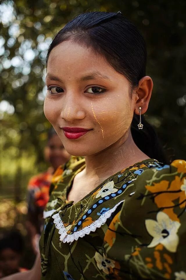 Михаэла норок атлас красоты Непал. Женщины разных народов. Мьянма красивые девушки.