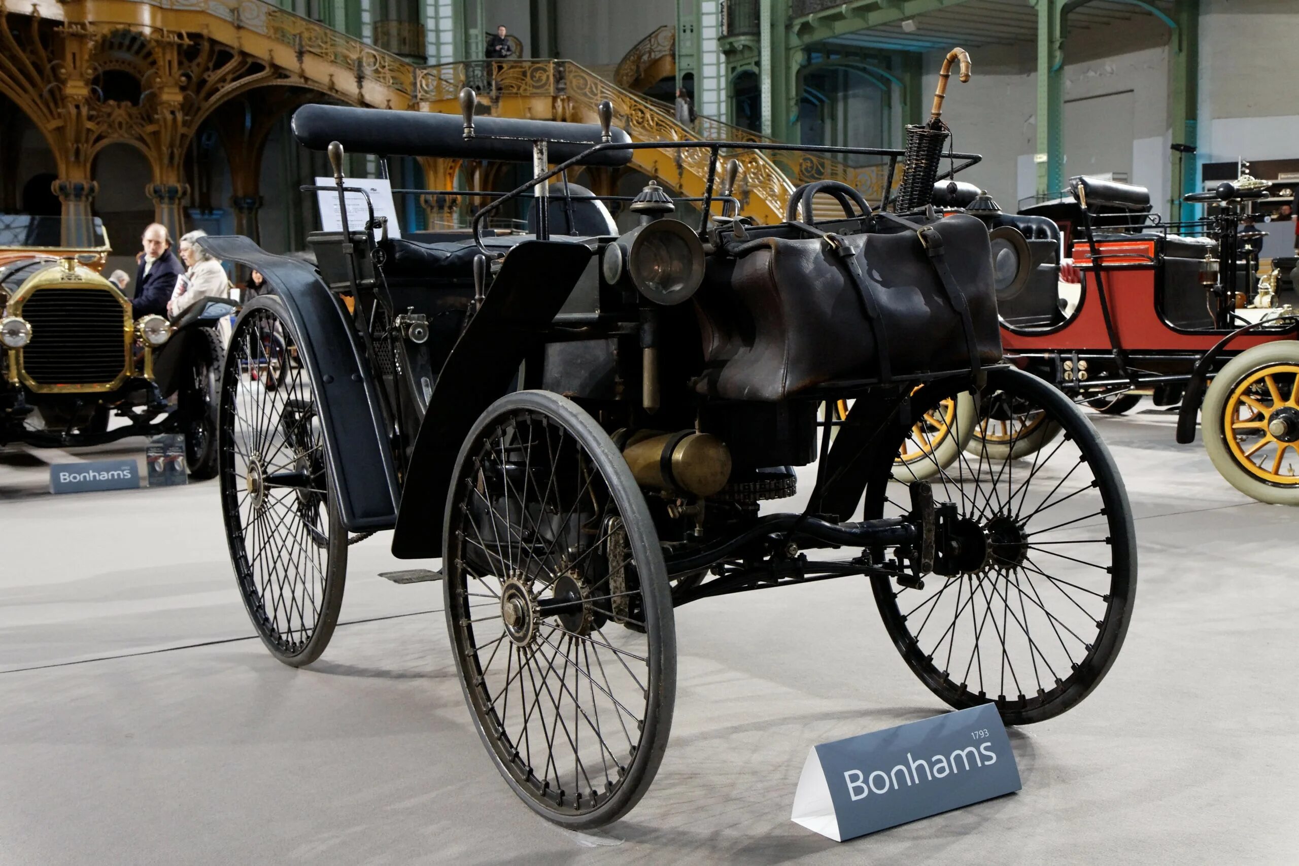 Когда был создан 1 автомобиль. Peugeot 1892. peugeot type 3. арман пежо первый автомобиль. пежо 1810 года.