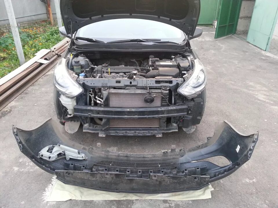 Ксенон в ПТФ и Снятие переднего бампера - Hyundai Solaris Hatchback, 1,6 л, 2012