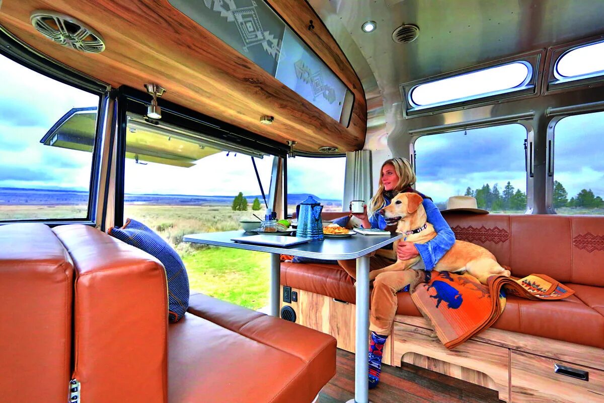 Домик на колесах на природе. Домик на колёсах путешествие. Тележка платформенная ph 150. Перемещение на колесах. Camper travel автодом.