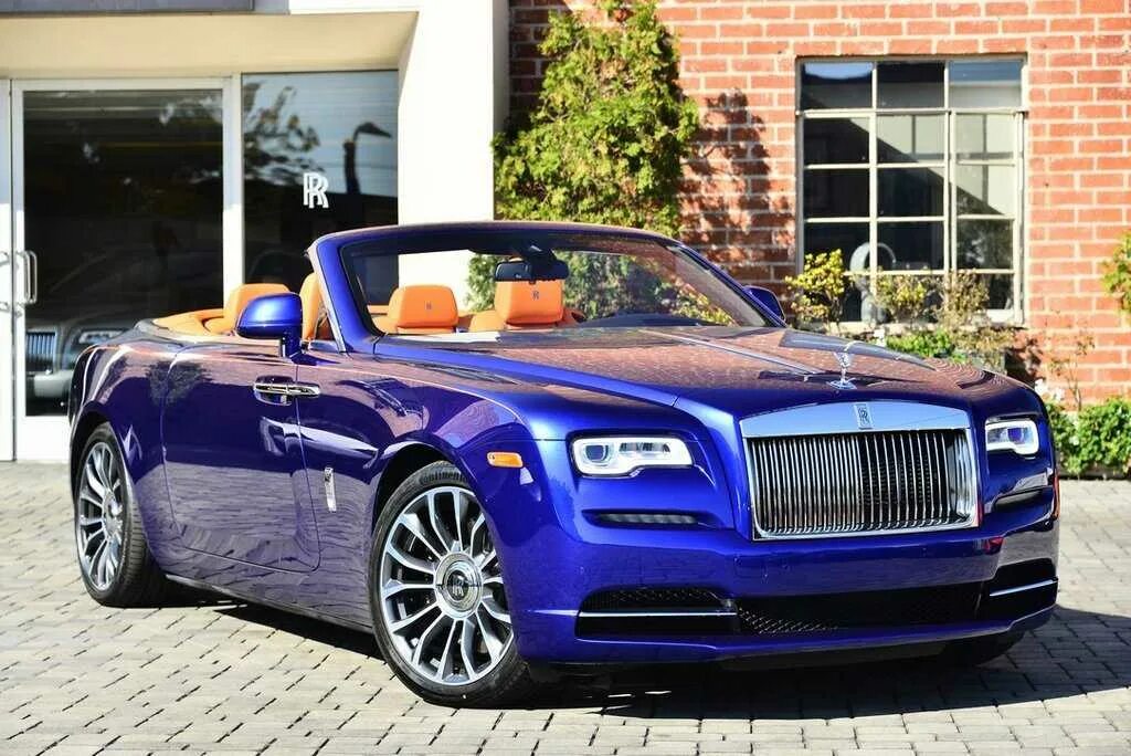 Роллс отзывы. Роллс Ройс 2020. Rolls Royce Dawn 2020. Rolls Royce Dawn 2022. Rolls Royce Ghost кабриолет.