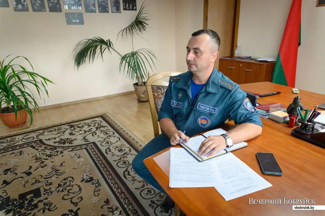 Пожарные на пожаре. Штаб на пожаре. Пожарный ртп. Начальник караула ртп. Начальник огонь.