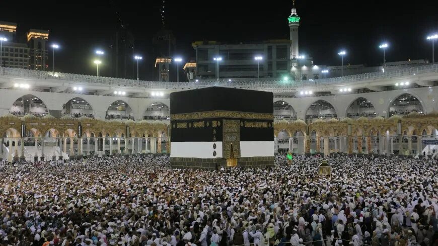 Мечеть мекка кааба 2022. Количество паломников в мекке в 2024. Кааба в мекке 2022. Хадж кааба. Саудовская аравия паломничество мекка.