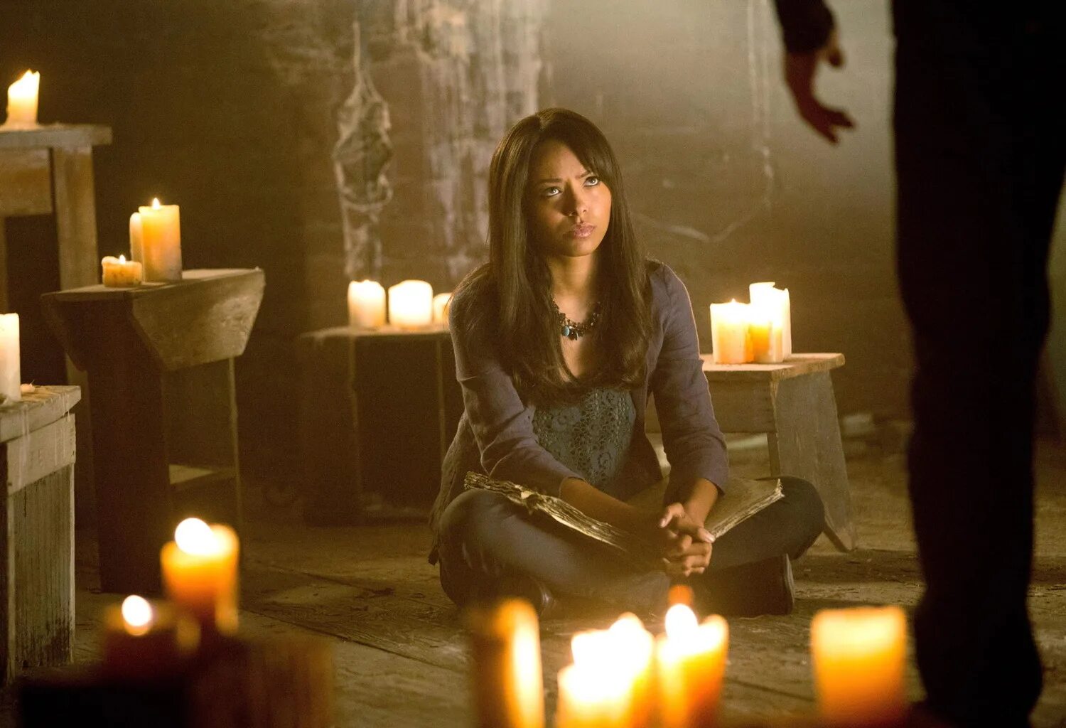 Мемы из дневников вампира. Дв пошла. Нора и мэри луиз из дневников вампира. Пошли мемы. Вилли вонка расскажи мне.