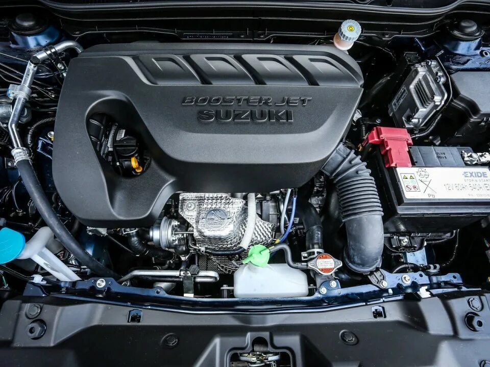Какой двигатель стоит сузуки. Мотор сузуки сх4. suzuki sx4 моторный отсек. suzuki sx4 под капотом. судзуки сх4 двигатель.