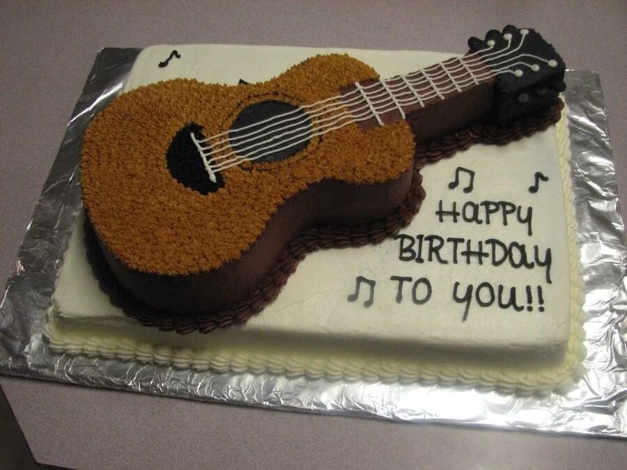 Маме на день рождения на гитаре. Торт с «гитарой». Торт гитаристу кремовый. Торт с электрогитарой. Торт с гитарой для мужчины.