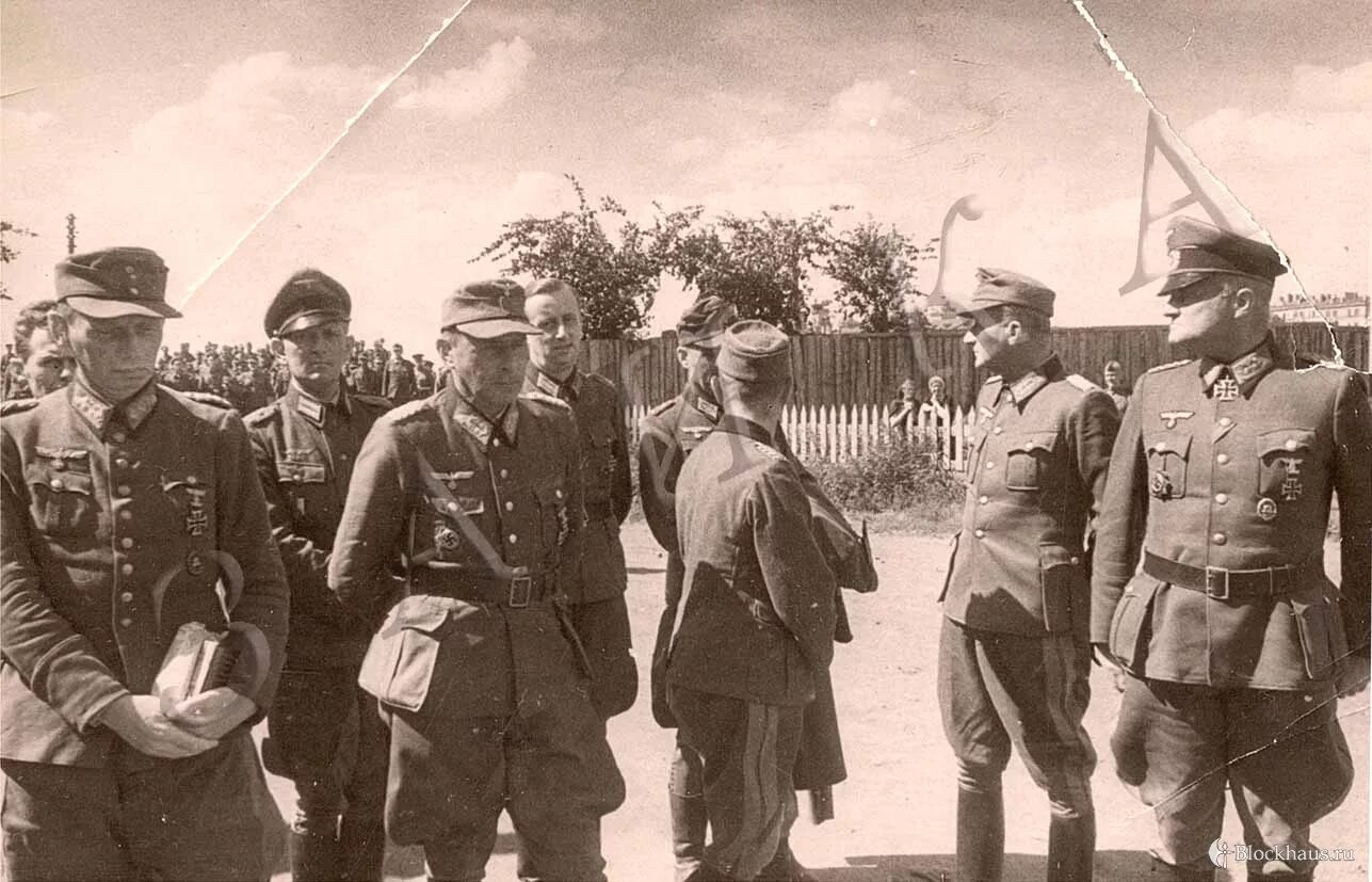 1 июля 1944. Генерал фон Эрдмансдорф комендант Могилева. Генерал вермахта Винценц Мюллер. Пленные немцы в Москве 1944. Генерал артиллерии г. Вейдлинг сдался в плен.