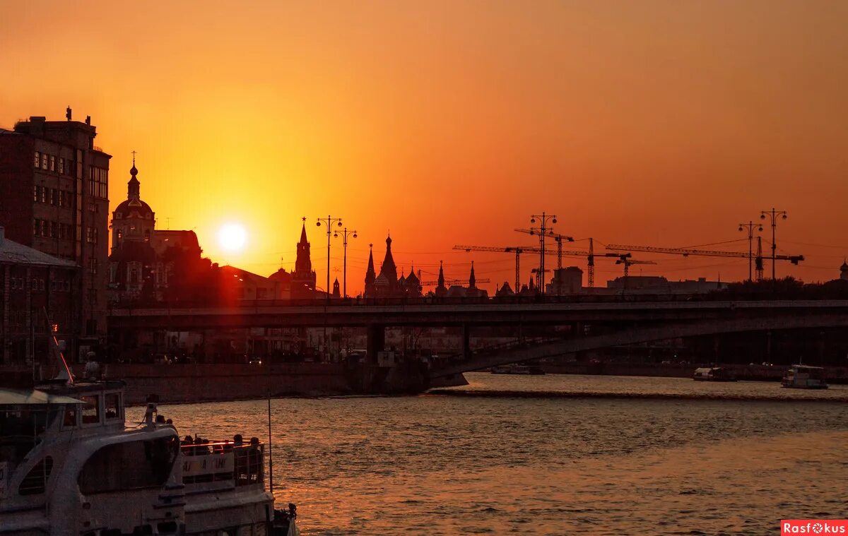 Заход солнца сегодня в краснодаре. Лучшие закаты казань. Красный восход солнца. Закат краснодар. Закат.