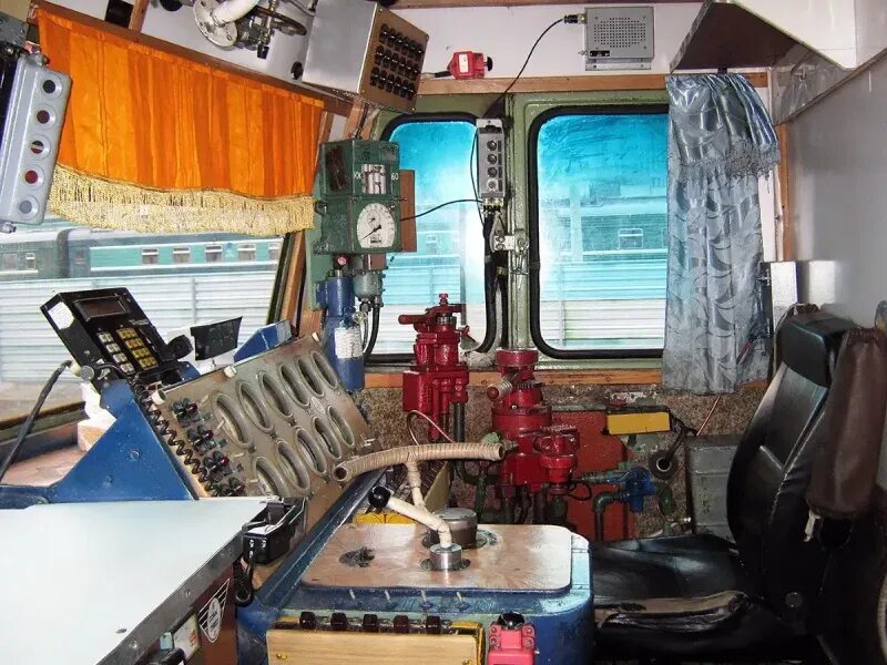 Файл:EP1M locomotive cab.jpg - Википедия