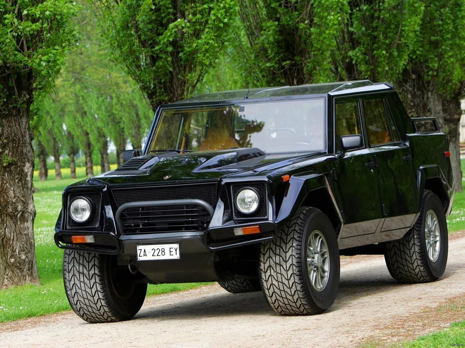 Внедорожник 24. Ламборджини lm002. lamborghini внедорожник lm002. ламборджини джип лм 002. lamborghini lm001.