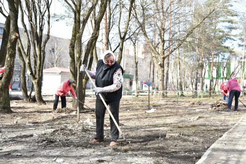 Субботник в учреждении. Субботник в техникуме. Уборка территории. Субботник в учреждении. Весенние работы в семье.