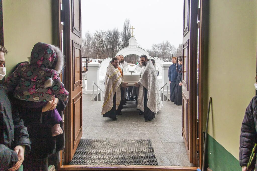Папа похоронит. Отпевание протоиерей Виктора Шальнева.