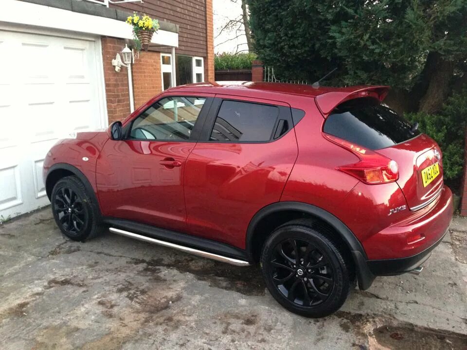 Спойлер на ниссан жук. Nissan juke 1. Спойлер ниссан джук. Ниссан жук черный со спойлером. Спойлер ниссан джук.