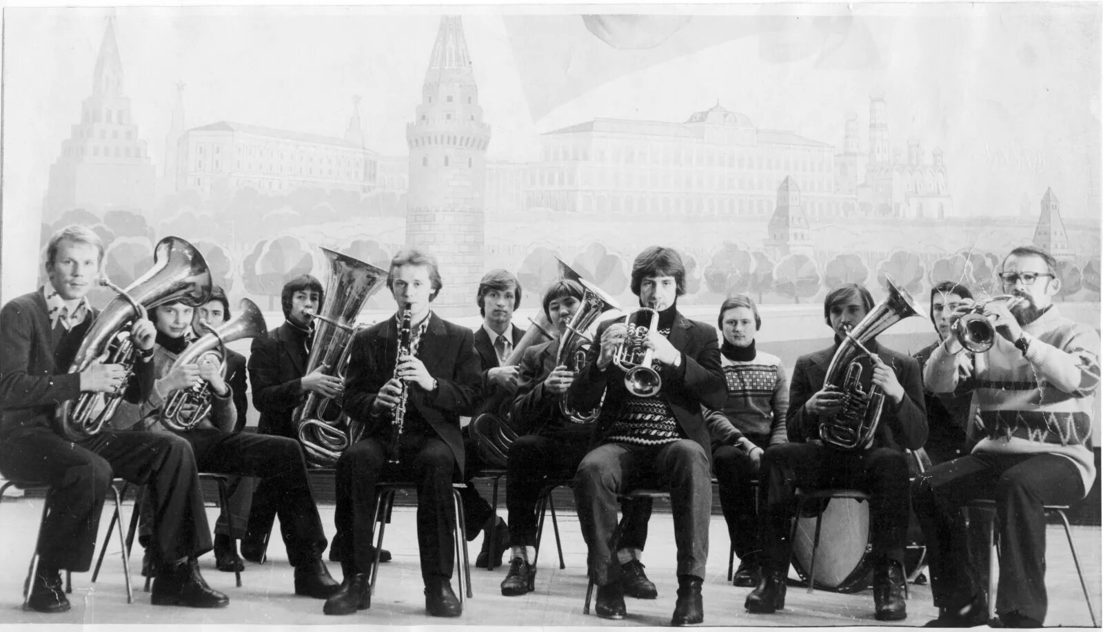 Духовые оркестры старинные вальсы. Оркестр на день победы в детском саду. Отдельный показательный оркестр министерства обороны вальсы. Старинные вальсы духовой оркестр. Духовой оркестр марш.