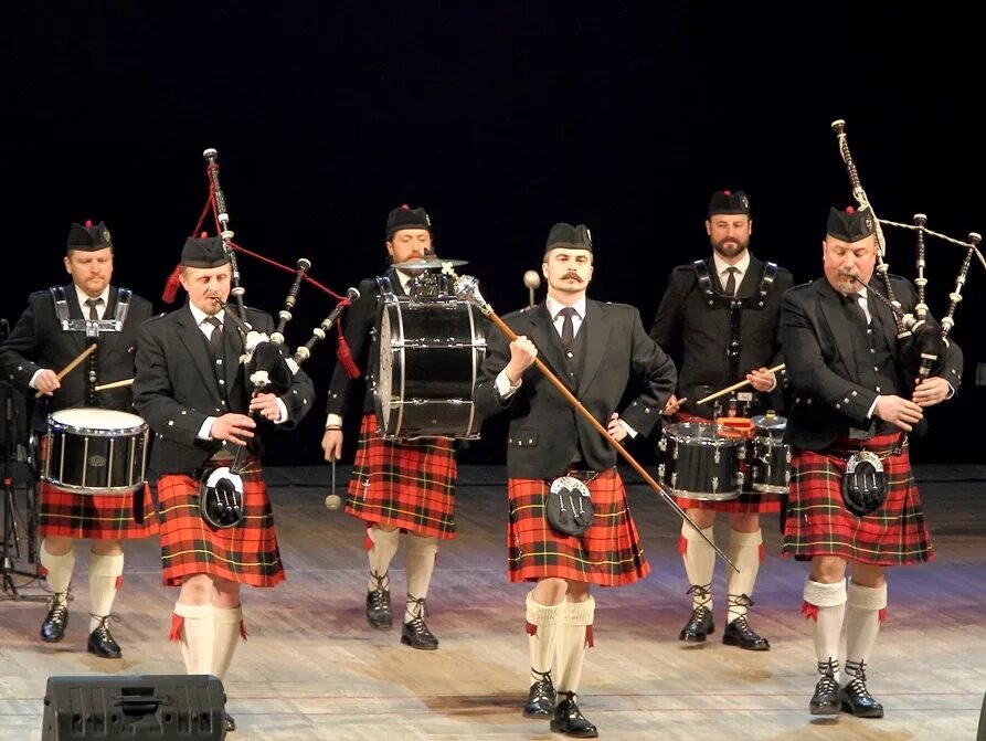 Оркестр волынщиков. Оркестр волынщиков city pipes. сити пайпс волынщики. волынки сити пайпс шотландские. волынщики шотландии.