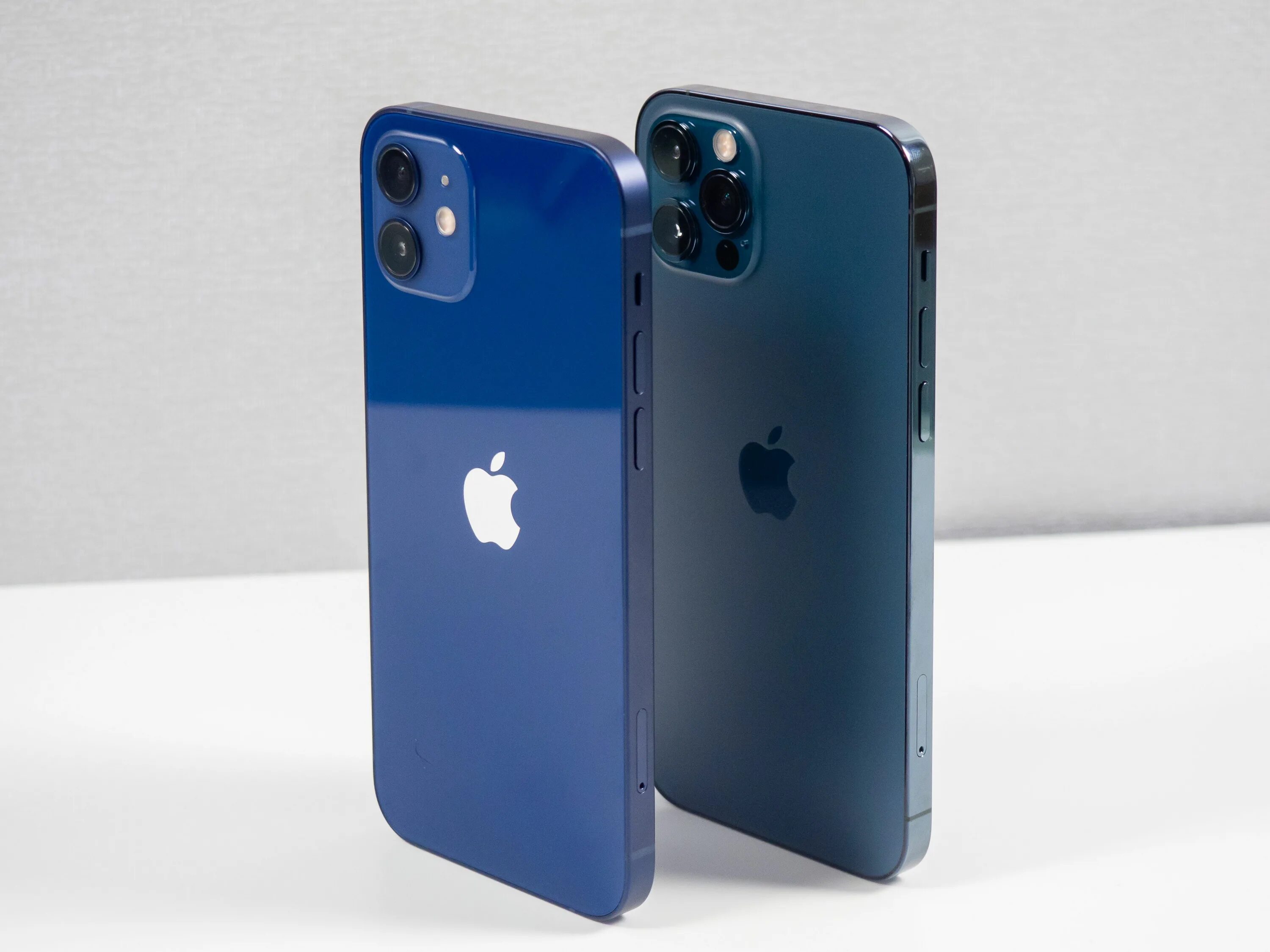 12 промакс голубой. Айфон 15 про blue. Iphone 13 pro max blue. Айфон 14 про макс фиолетовый. Iphone 12 синий 128gb.
