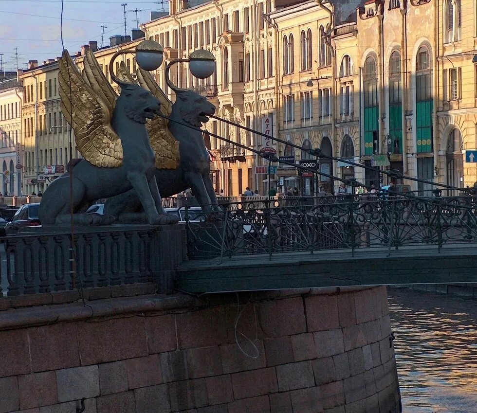 Климат в санкт петербурге дождливая. Атмосферный петербург. Питер удивляет. Питер удивляет. Ночной санкт-петербург осенью.