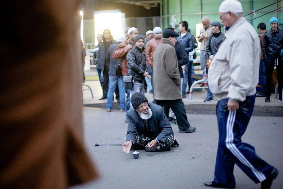 Курбан человек. Курбан байрам в Москве. Курбан-байрам 2014. Курбан байрам погромы в Москве.