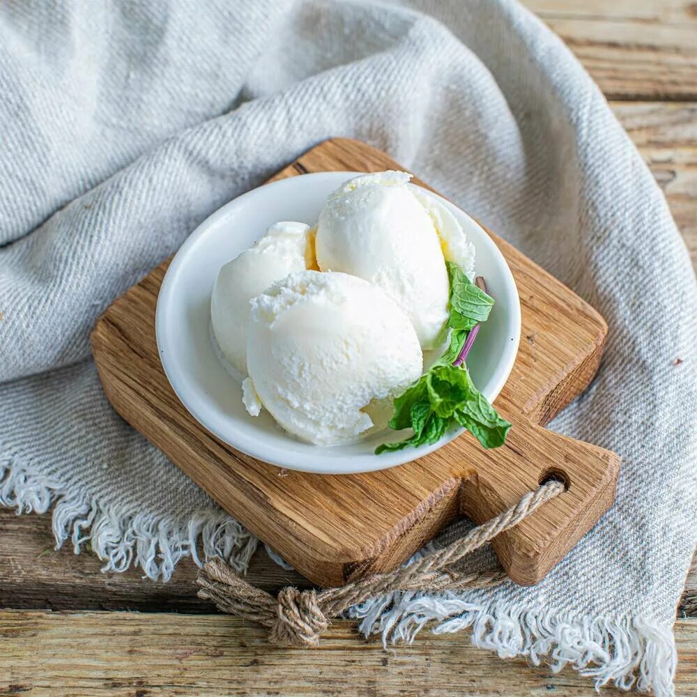 мороженое сливочный пломбир. натуральное мороженое. страчателла. домашнее мороженое. разливное мороженое.