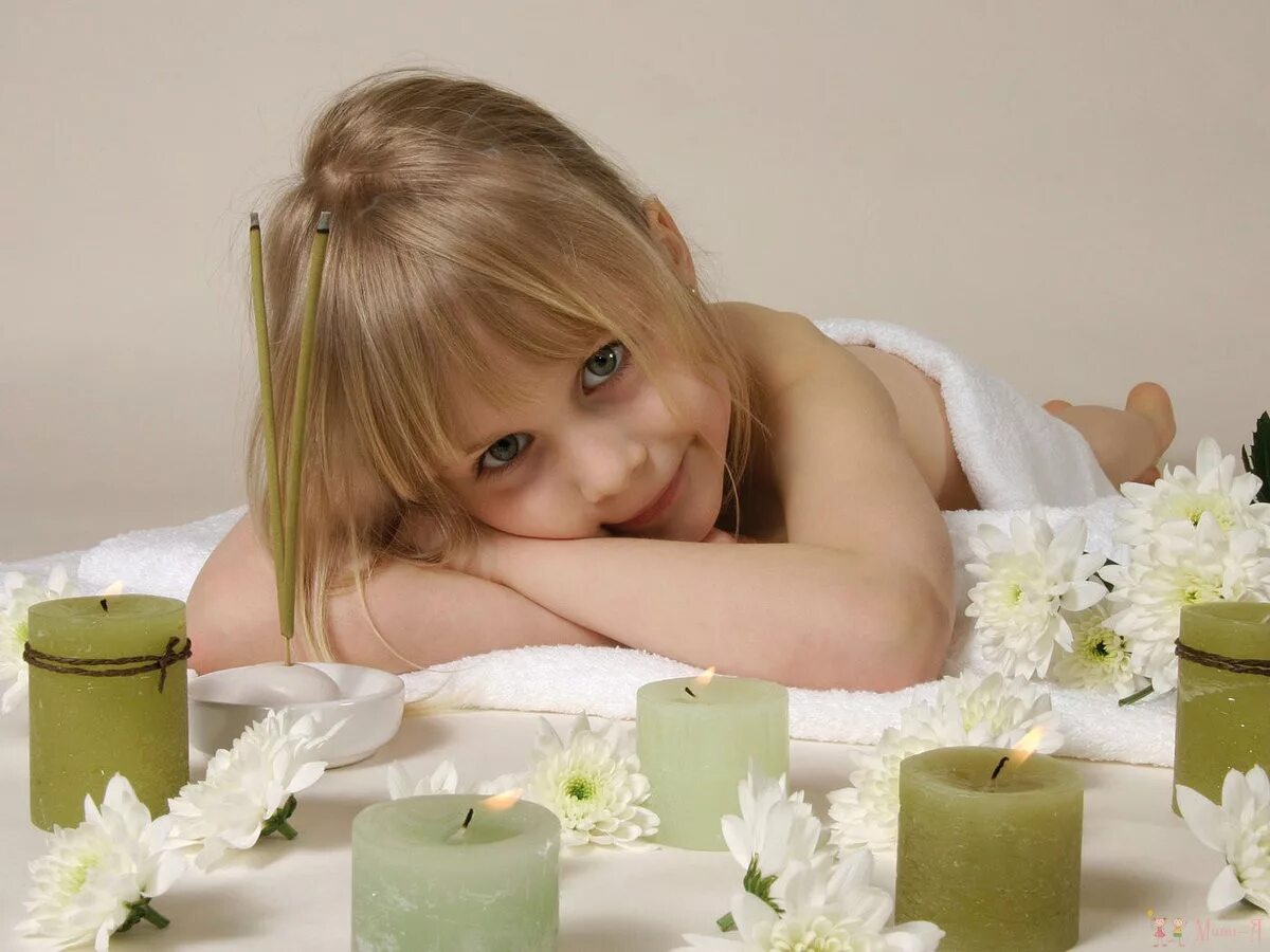 массаж маленьким девочкам. детский массаж. молодая девушка массаж. массаж молодых девушек. массаж девочки подростка.