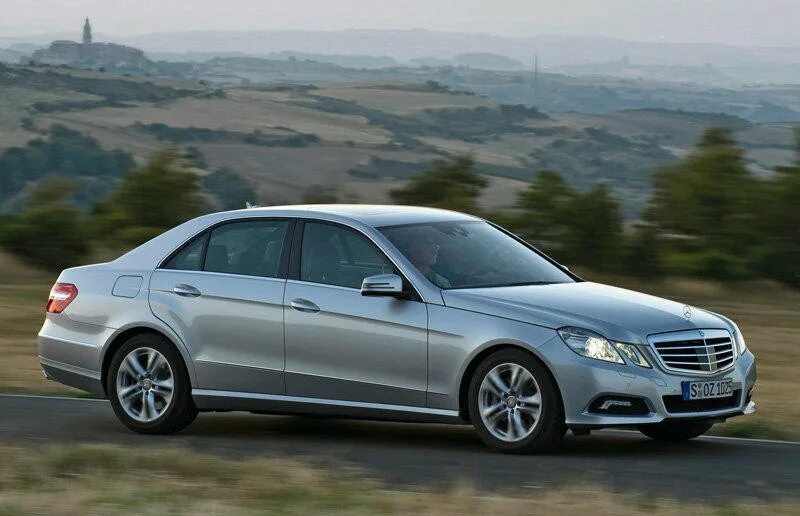 Мерседес е350 белый. Мерс е 2011. Мерседес бенц е 2011. Mercedes benz e350 w212. Mercedes benz e350 4matic.