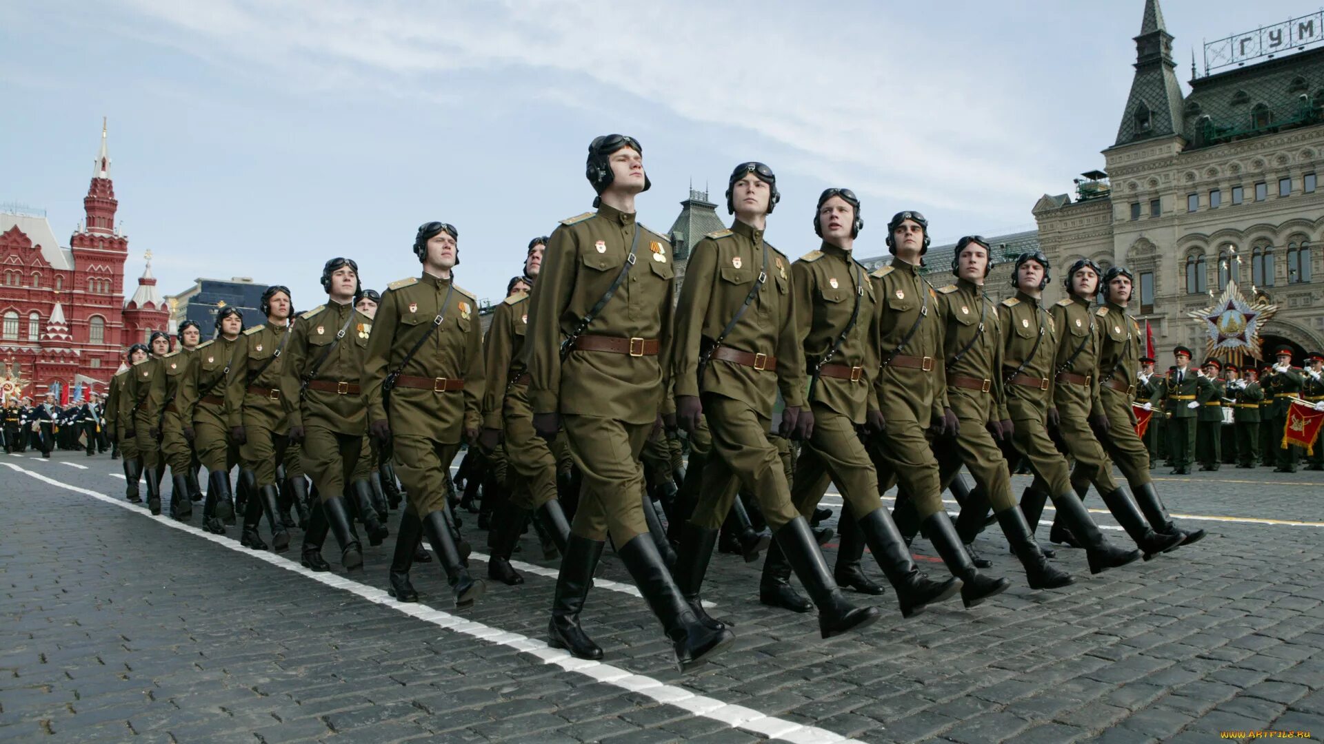 9 мая русский язык. Солдаты на параде. 23 Февраля парад. Войска на параде Победы. Войска России на параде.