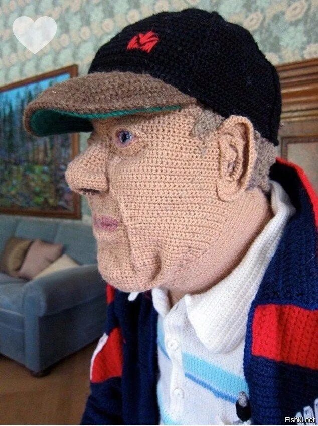 Смешные вязаные вещи. Бабушка и дедушка крючком. Бабушка вяжет. Бабушка связала дедушку. Вязаный дедушка.