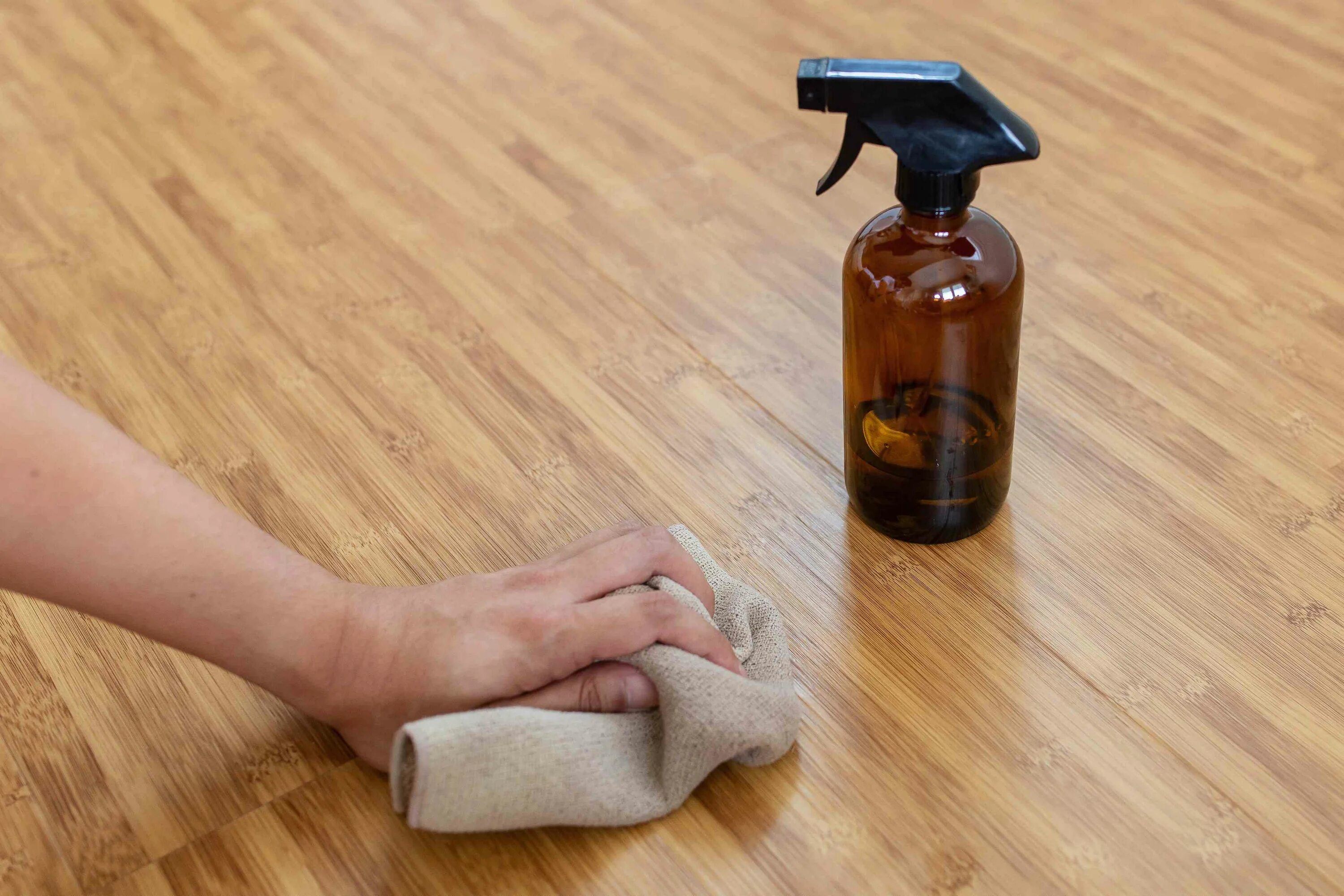 Как отмыть краску с пола. Wood clean средство для обновления древесины. как оттереть масло от пола. как отмыть растительное масло с ламината. чем оттереть морилку с линолеума.