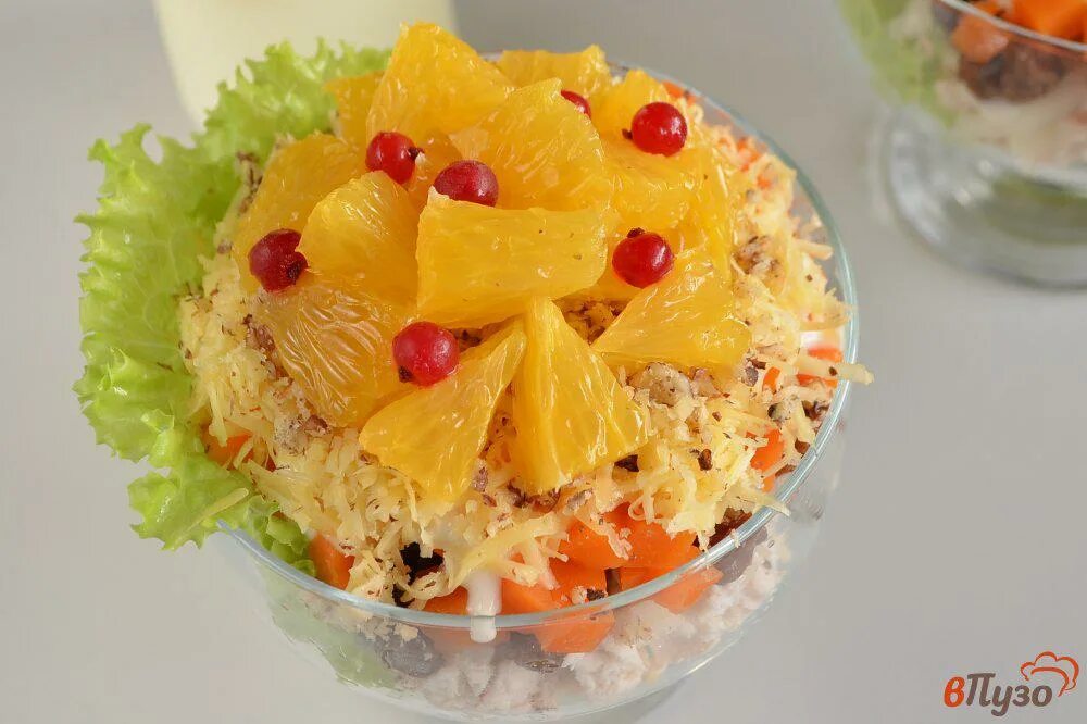 Салат французский с апельсином и курицей. Французский салат с изюмом. Салат французский с апельсином и курицей. Салат французская красавица. Салат с апельсинами в виде закуски.