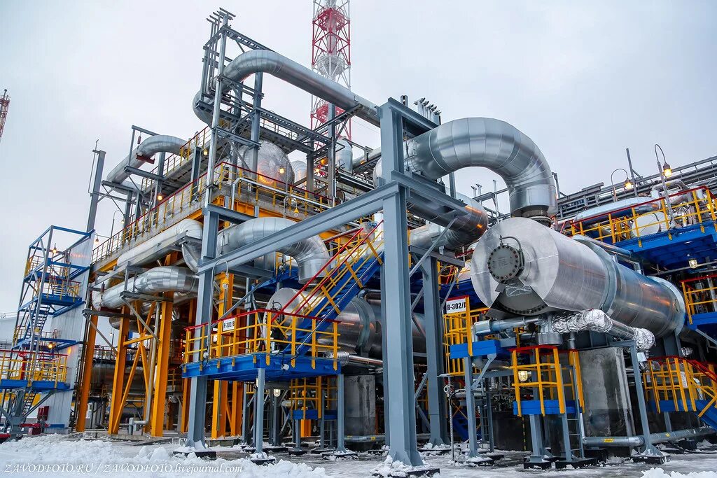 Завод переработки нефтепродуктов. Нефть завод. переработка нефти и газа. нефти перерабатывающий завод. нефтеперерабатывающая промышленность россии.