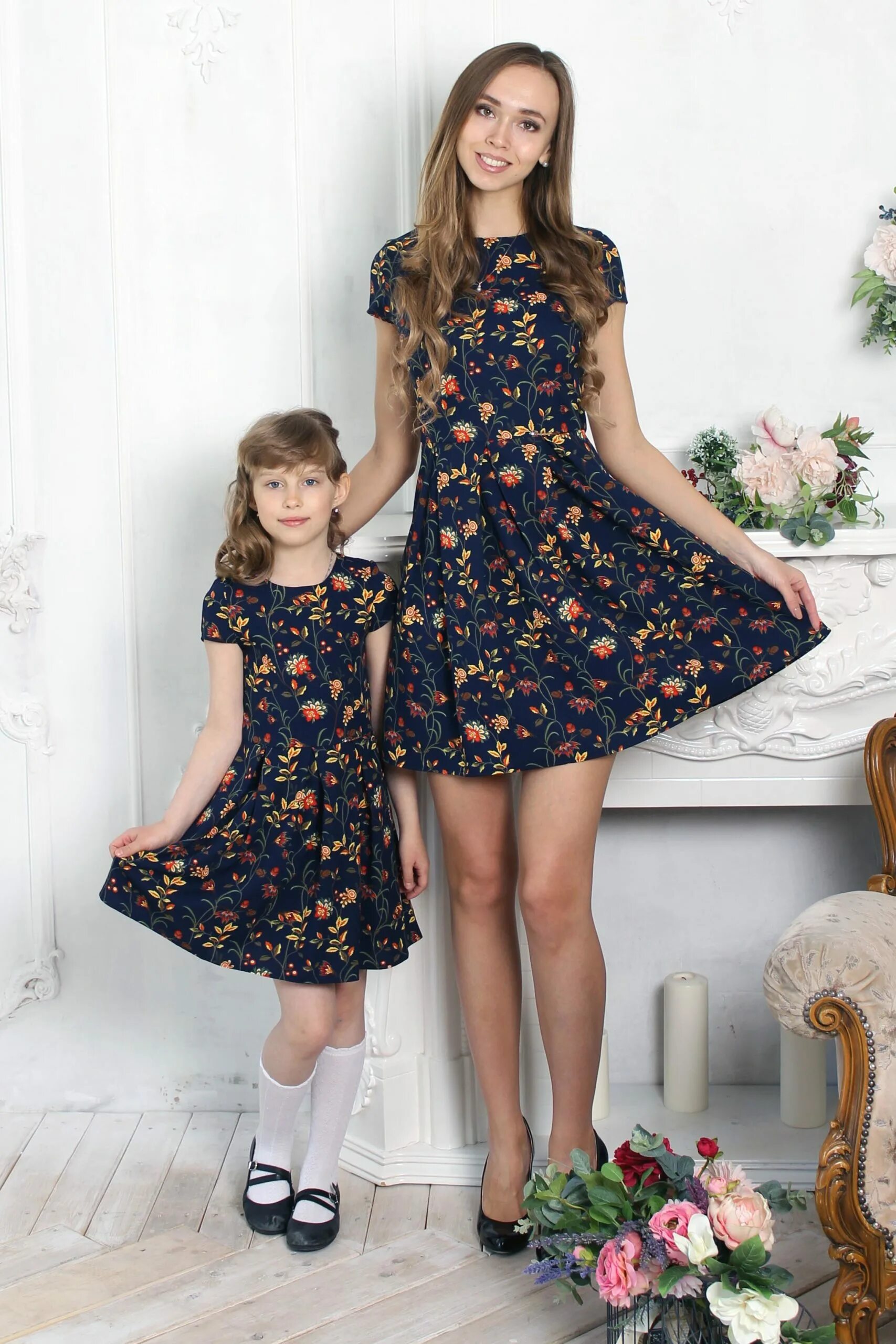 летние платья для мамы и дочки. платья фэмили лук для мамы и дочки. платье мама и дочка одинаковые. парные платья для мамы и дочки. одежда фэмили лук мама и дочка.