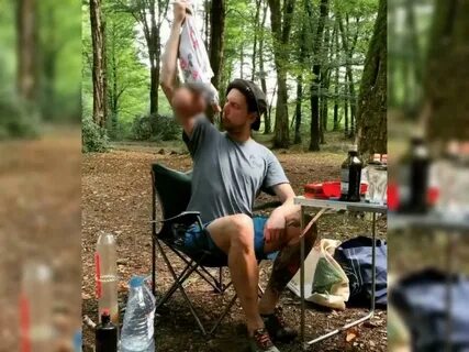 Парень издевается над парнем видео
