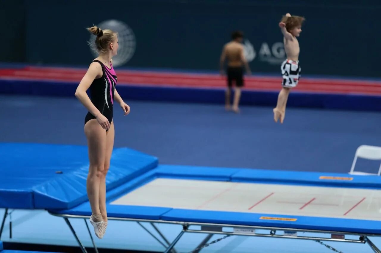 Прыжки на батуте 2 августа. Прыжки на батуте. Прыжки на батуте 2 августа. Фотосессия на батуте. Прыжки на батуте старый оскол.