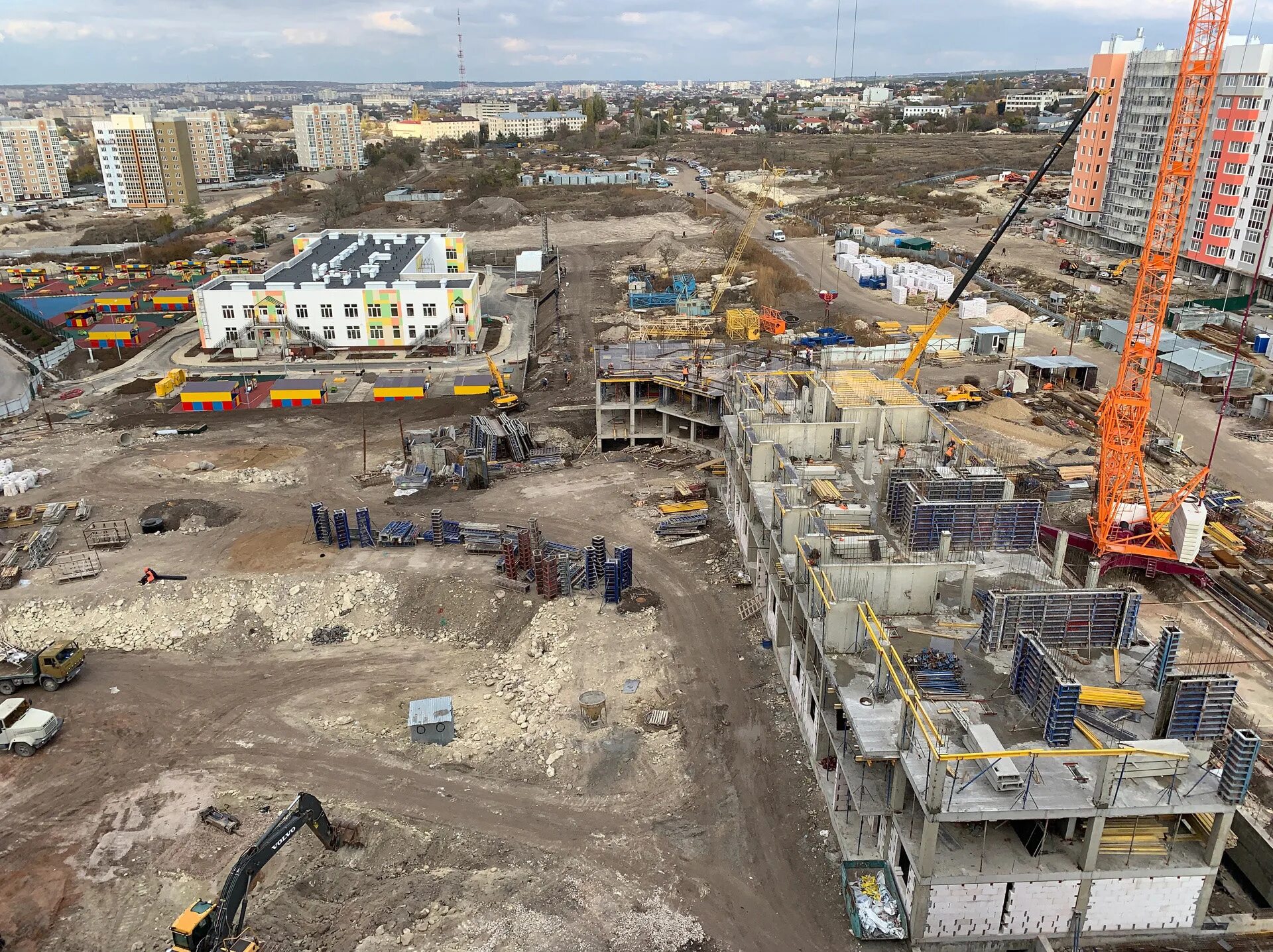 Строящийся крым. Город в крыму строительство. Город в крыму строительство. Ялта центр застройка. Стройки ялта-крым.