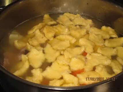 Блюда с кусочками теста