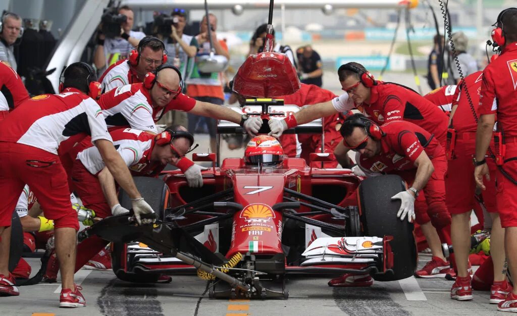 Гонки формула 1 команды. Феррари (команда «формулы-1»). Ferrari f1 пит стоп. Пит стоп формула 1. Формула 1 пит стоп команда.