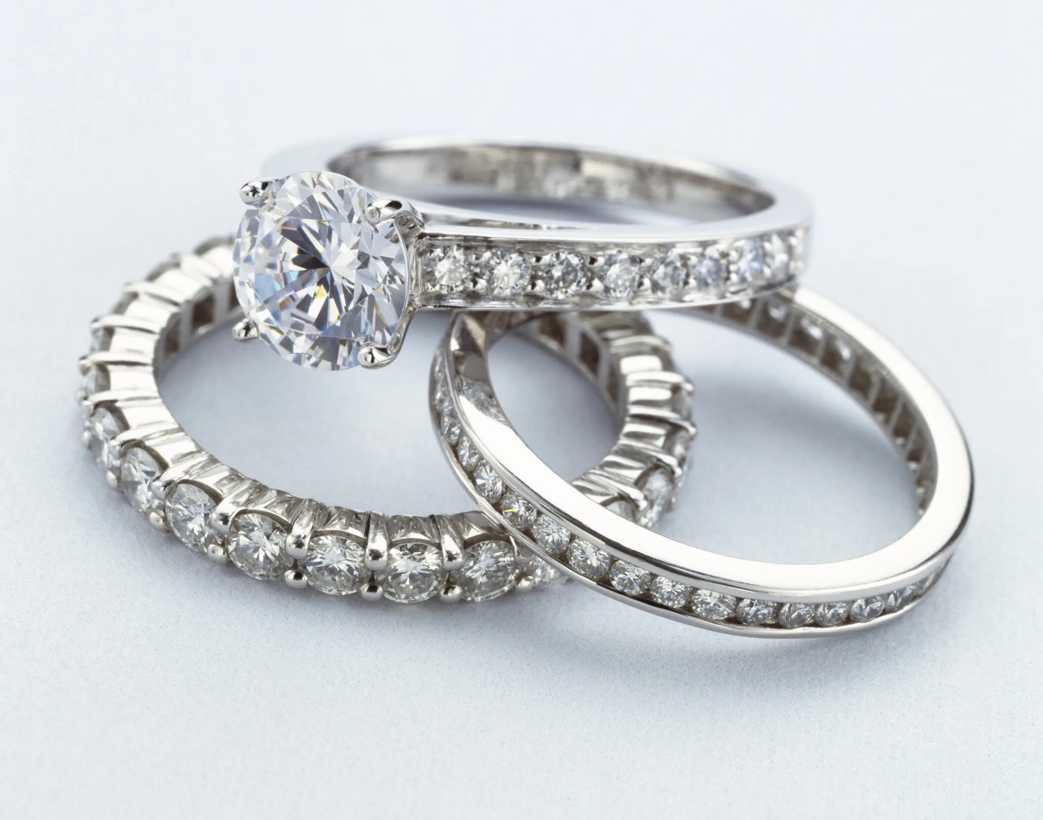 Серебро надо ли надо ли. Серебряные обручальные кольца с бриллиантами. Обручальные кольца в Исламе. Обручальные кольца для мусульман. Серебряное обручальное кольцо женское с алмазной Гран.
